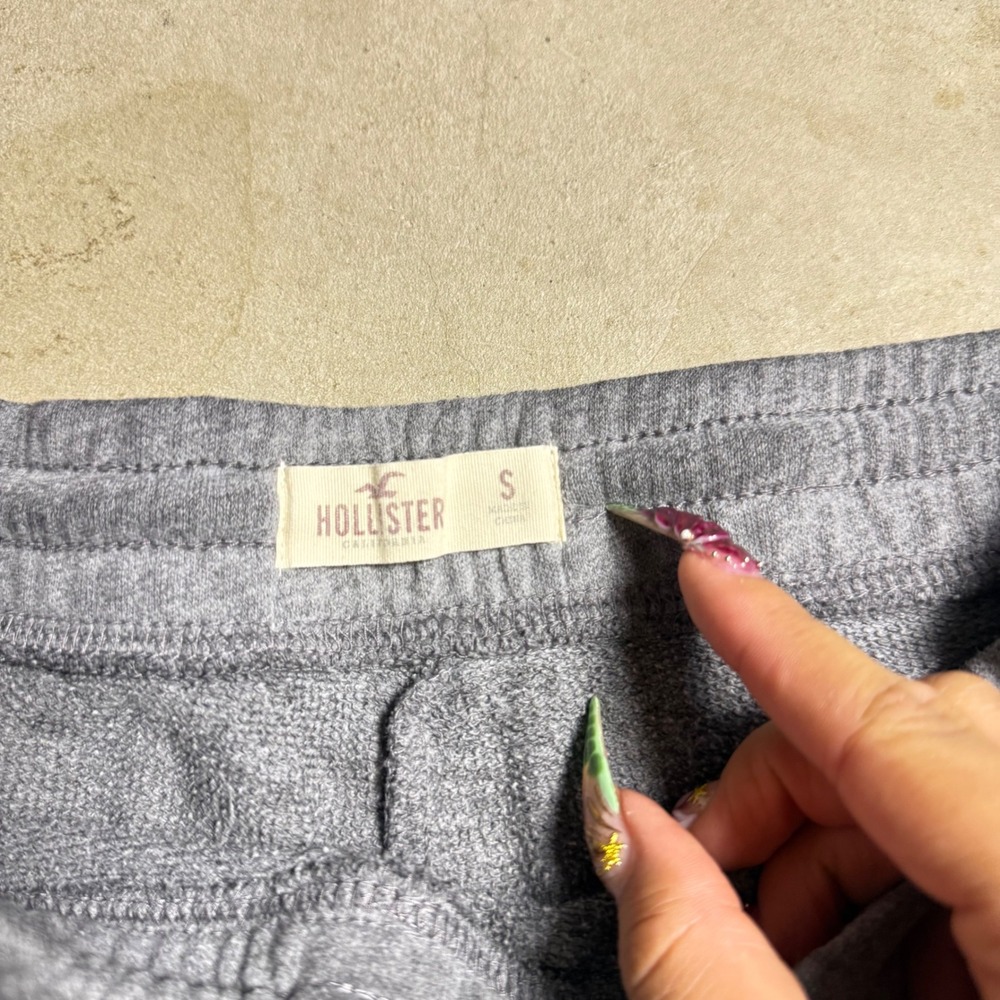 Hollister Grey Heathered Graphic Logo Sweat Shorts - Picture 3 of 7